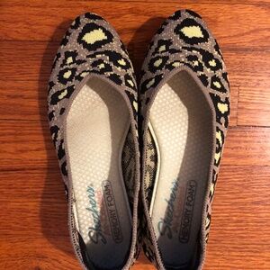 Skechers - snake skin pattern, size 5.5